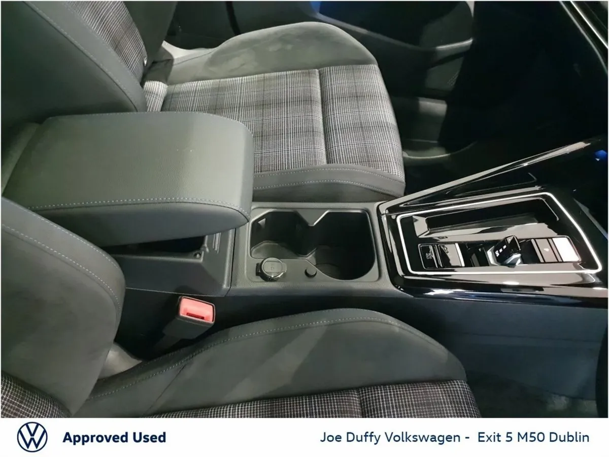 Volkswagen Golf Estate, Petrol Plug-in Hybrid, 2023, Red