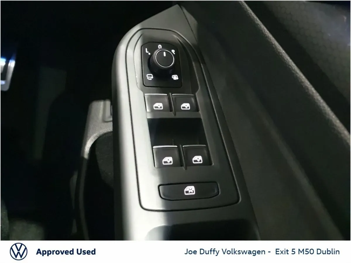 Volkswagen Golf Estate, Petrol Plug-in Hybrid, 2023, Red