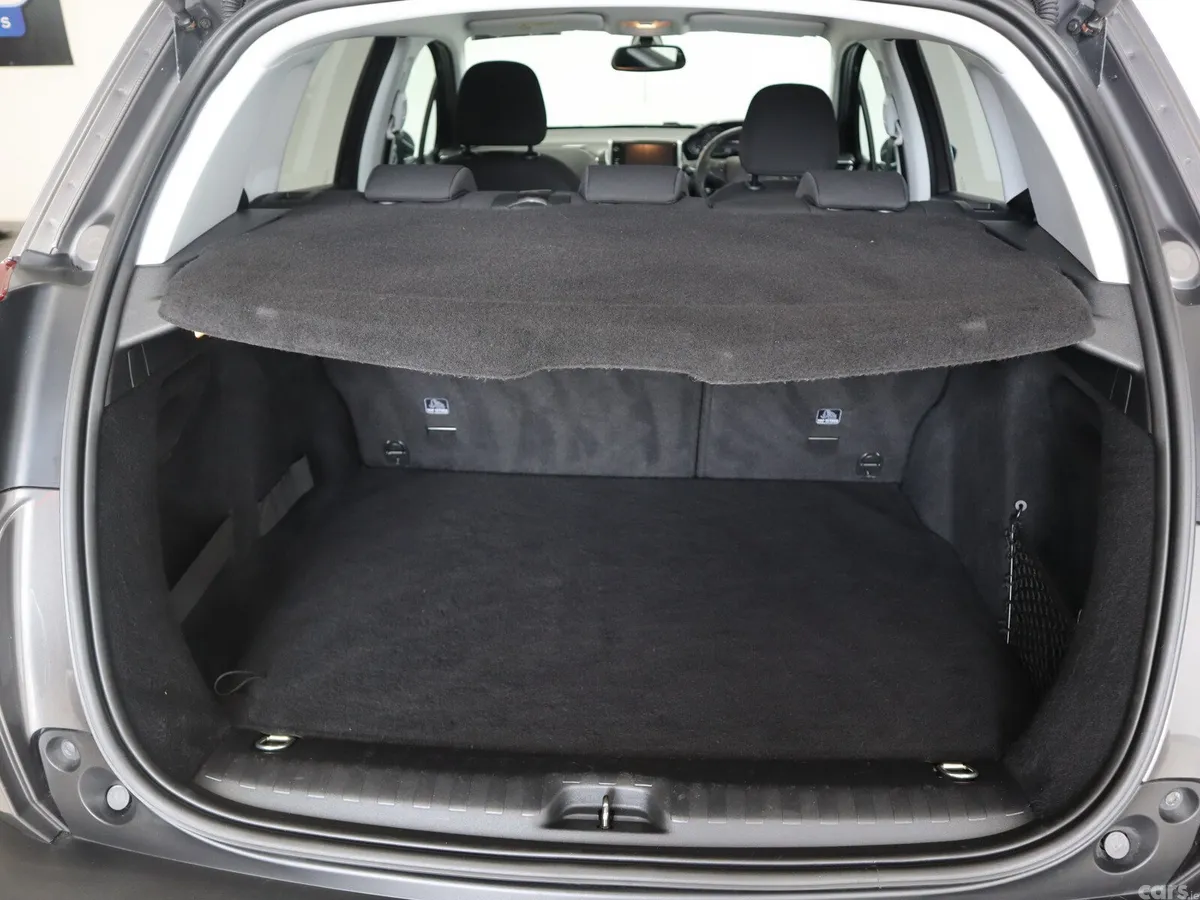 Peugeot 2008 SUV, Diesel, 2016, Grey