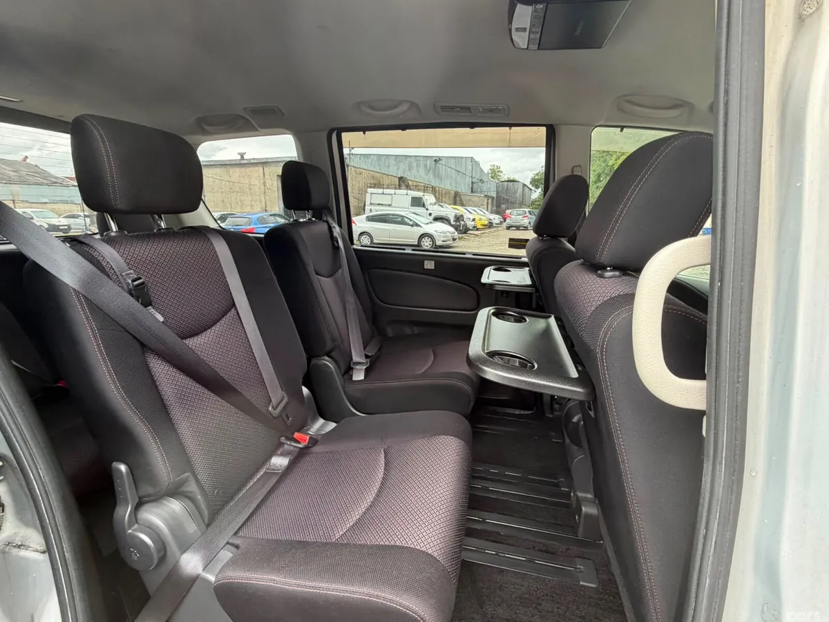 Nissan Serena MPV, Petrol Hybrid, 2013, Silver