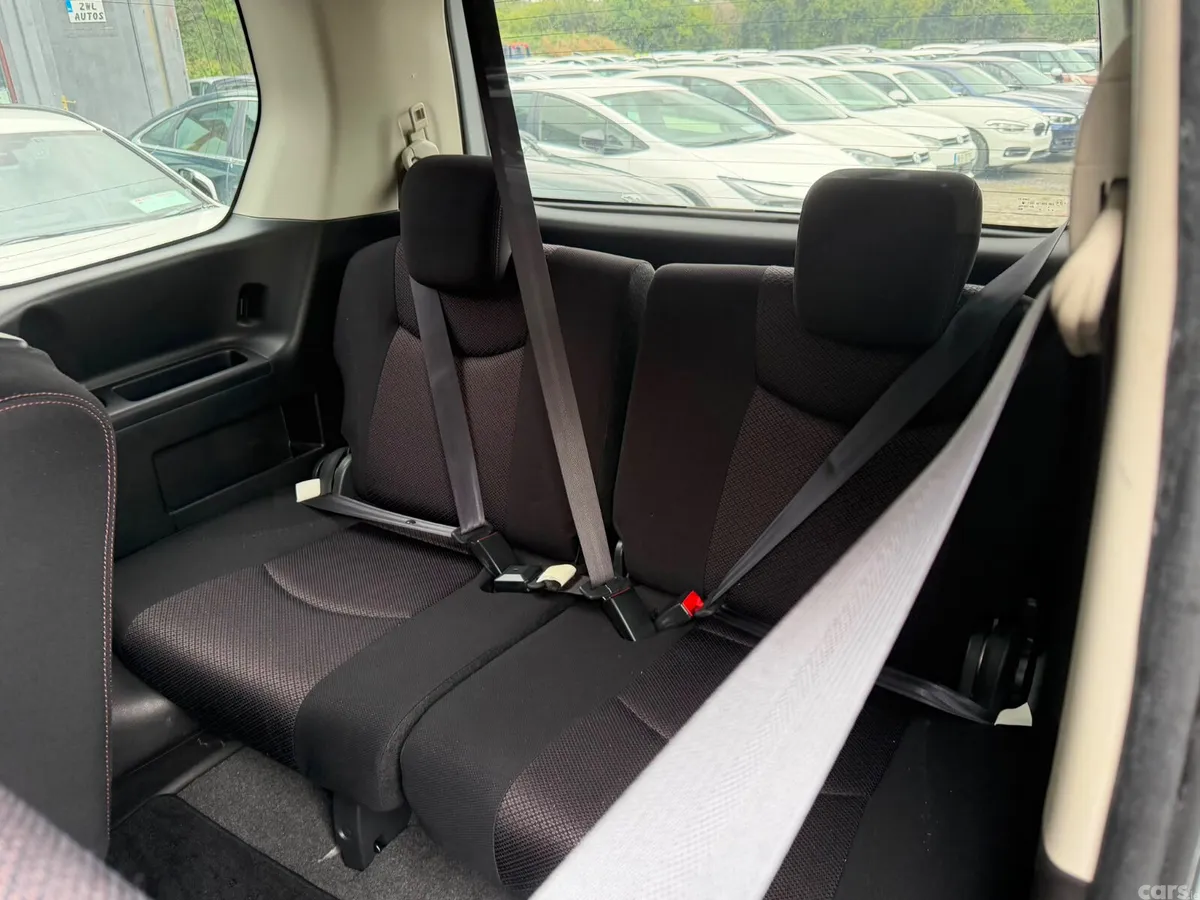 Nissan Serena MPV, Petrol Hybrid, 2013, Silver
