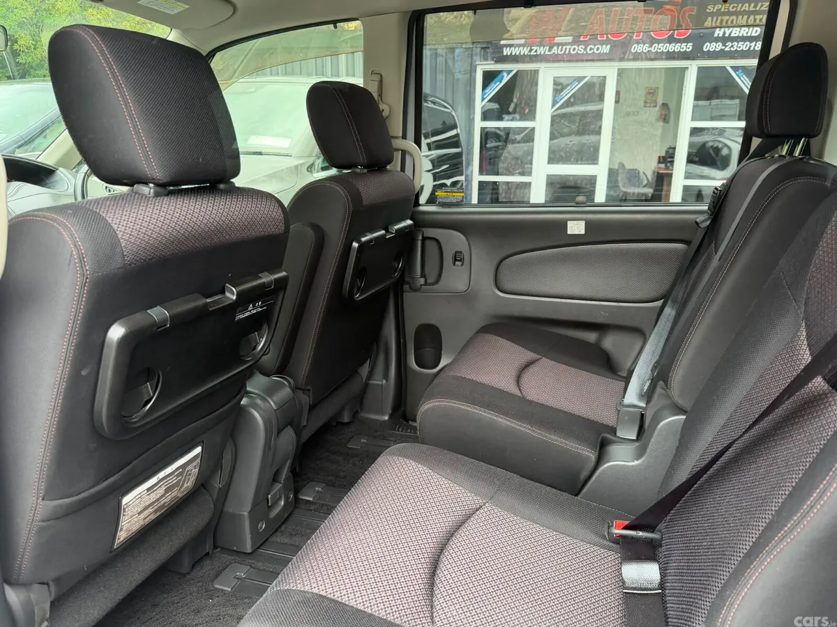 Nissan Serena MPV, Petrol Hybrid, 2013, Silver