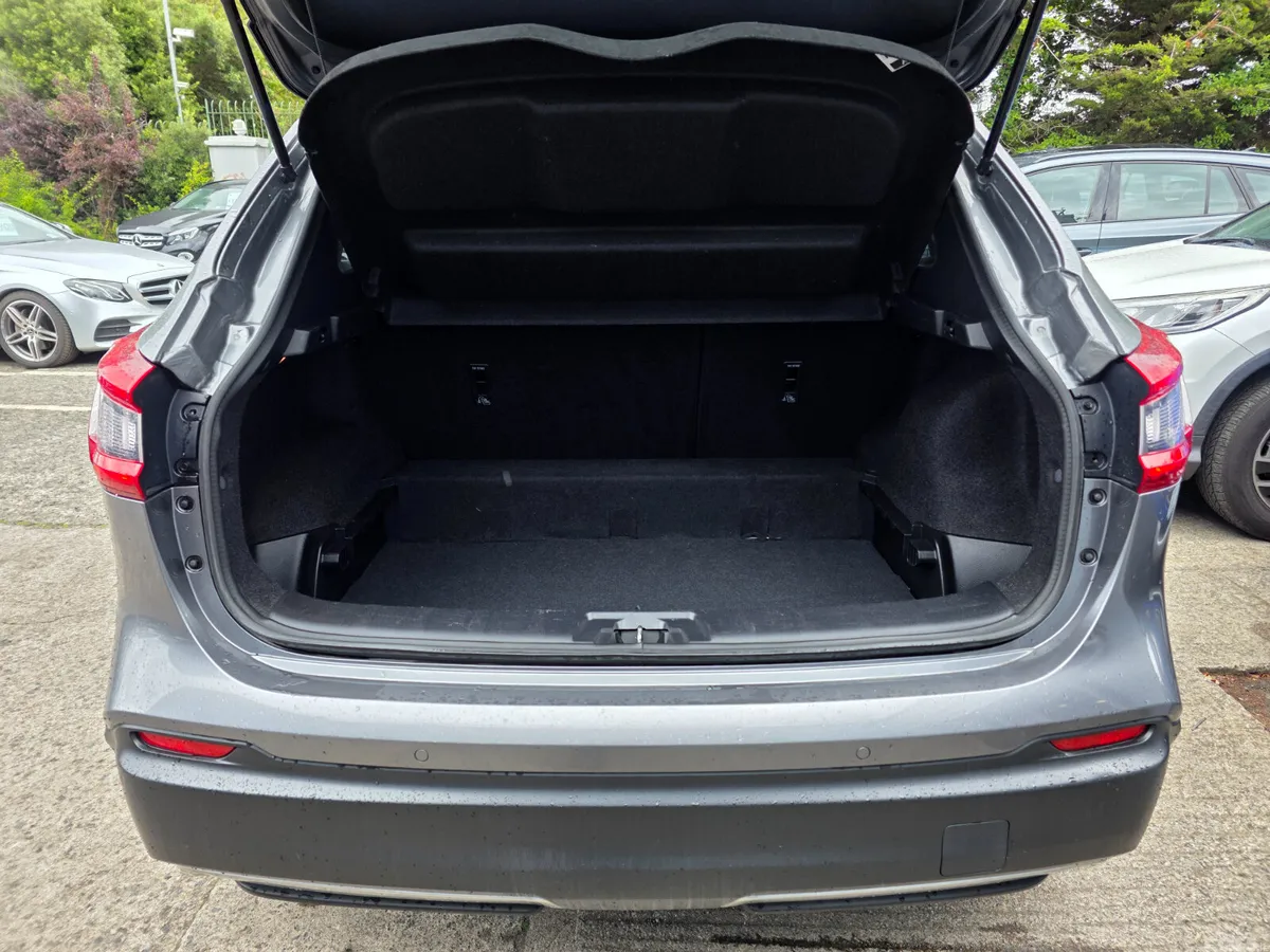 Nissan Qashqai SUV, Petrol, 2018, Grey