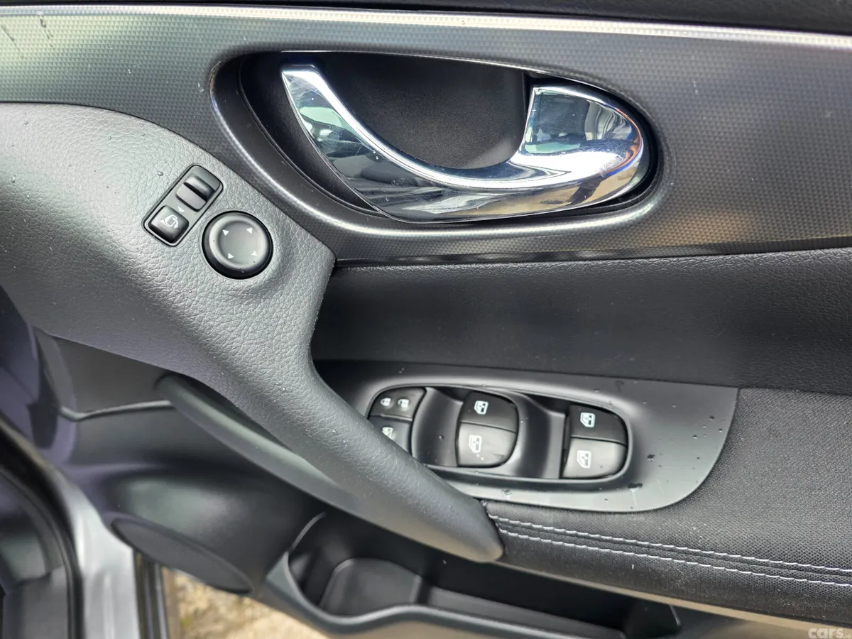 Nissan Qashqai SUV, Petrol, 2018, Grey
