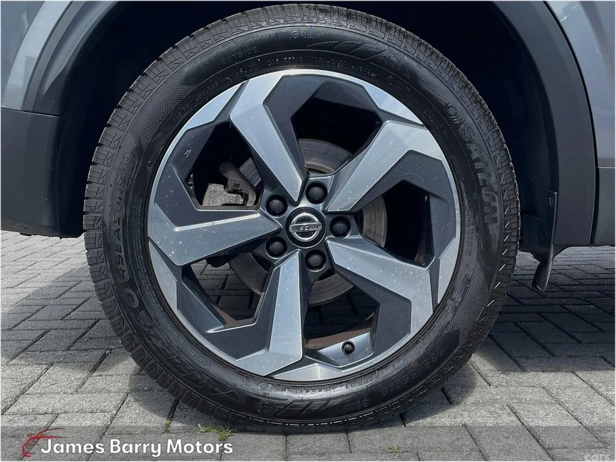 Nissan Qashqai MPV, Petrol, 2022, Grey