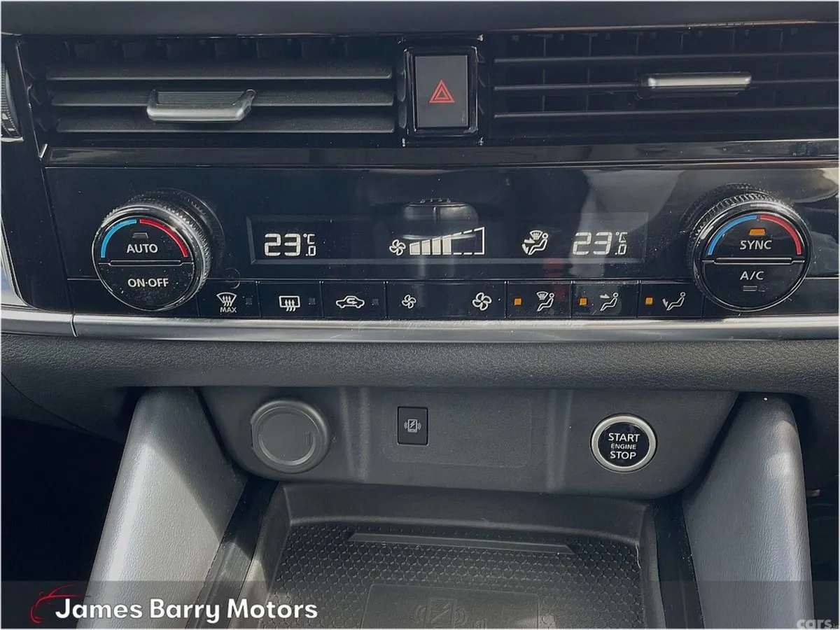 Nissan Qashqai MPV, Petrol, 2022, Grey