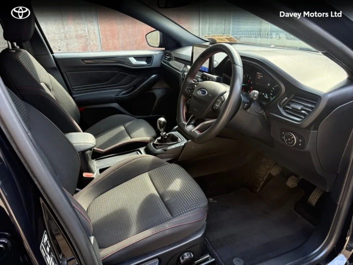 Ford Focus Hatchback, Petrol Hybrid, 2022, Black