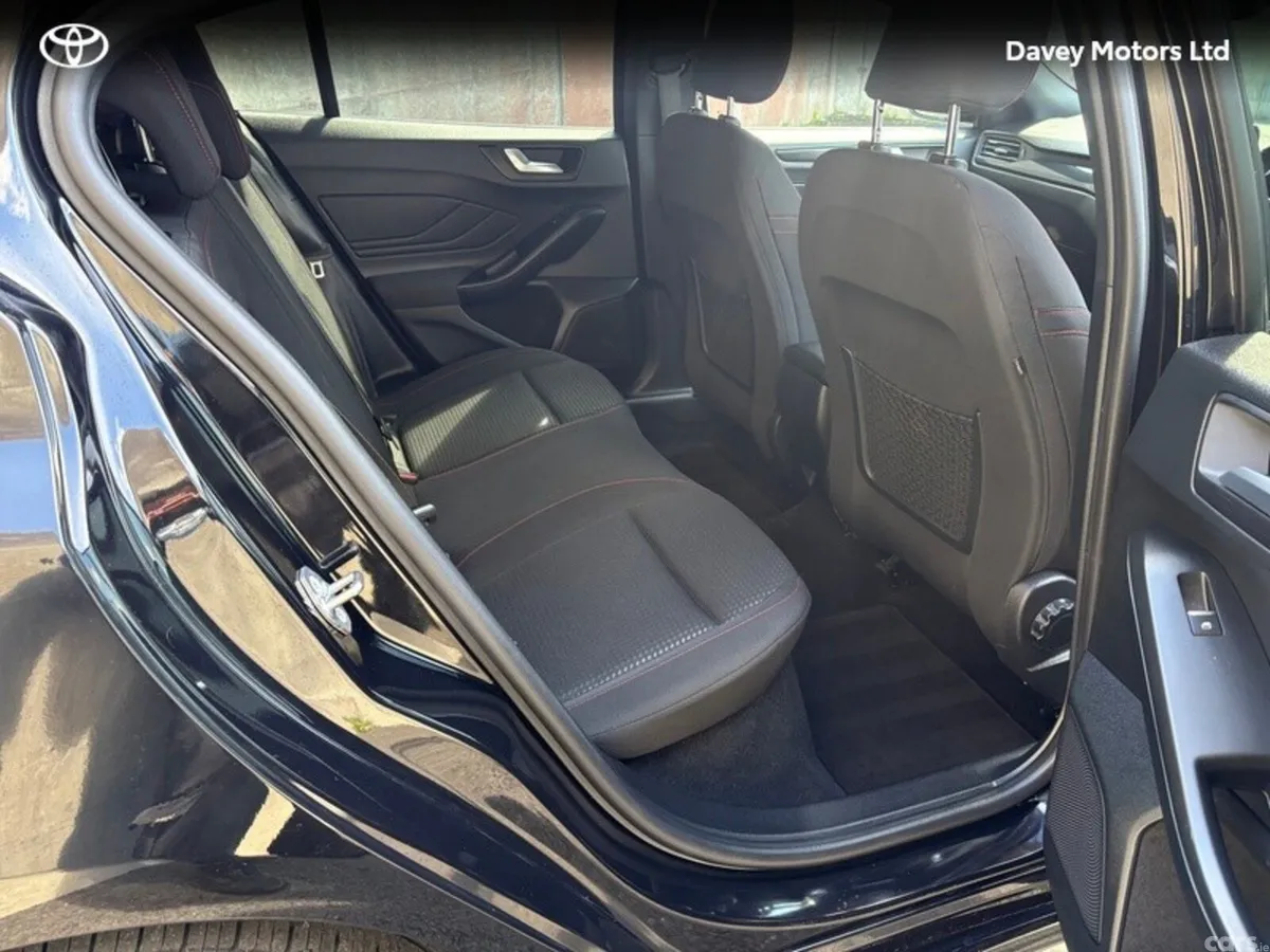 Ford Focus Hatchback, Petrol Hybrid, 2022, Black