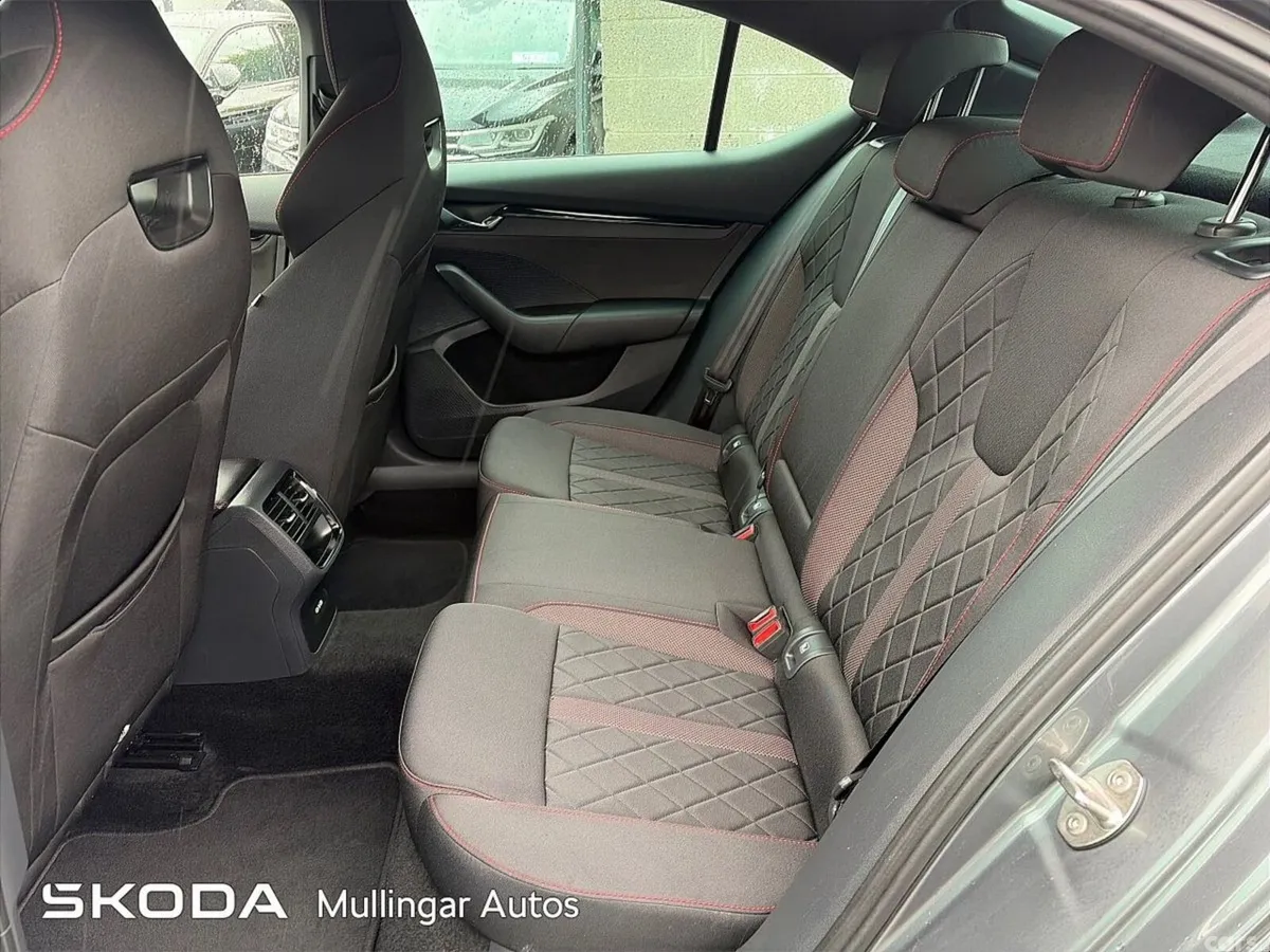Skoda Octavia Saloon, Diesel, 2024, Grey