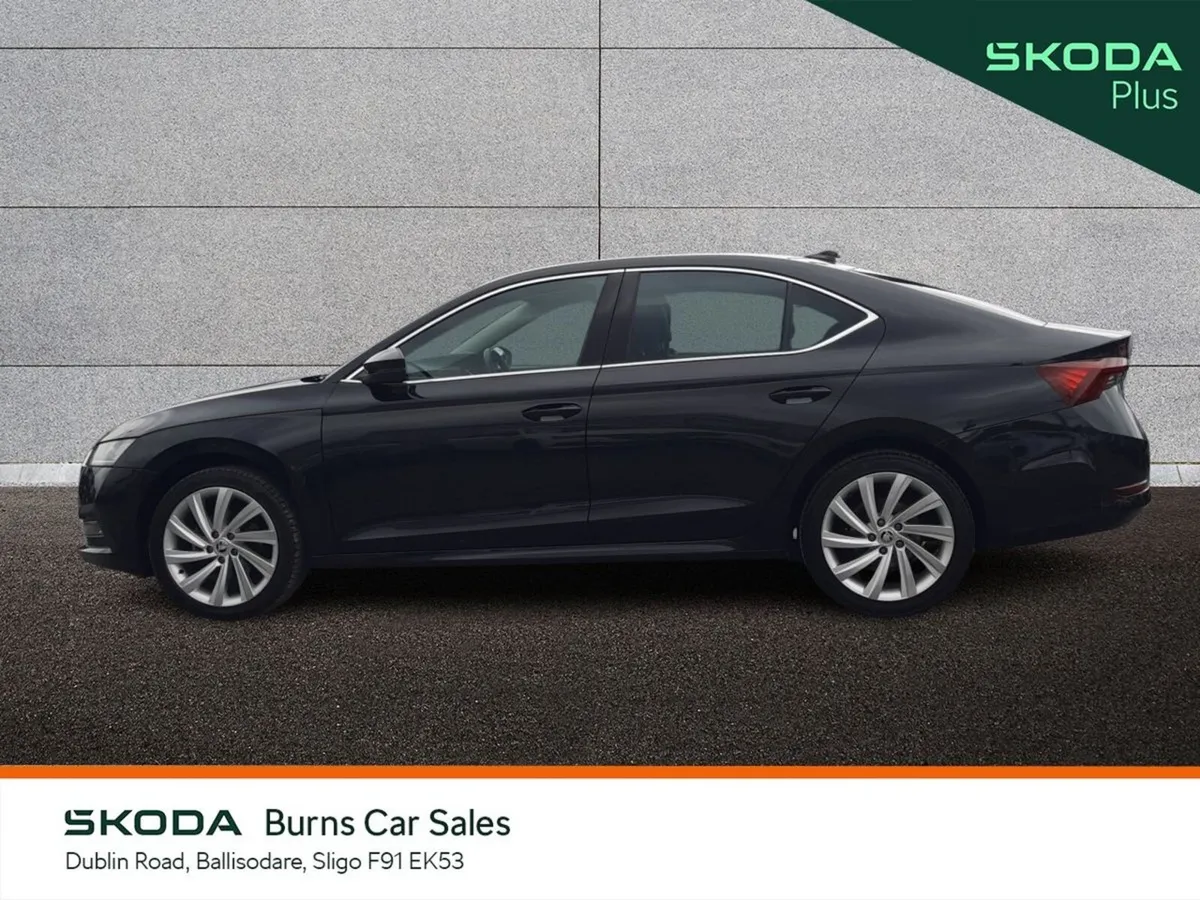 Skoda Octavia Saloon, Diesel, 2023, Black