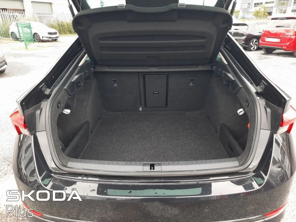 Skoda Octavia Saloon, Diesel, 2023, Black