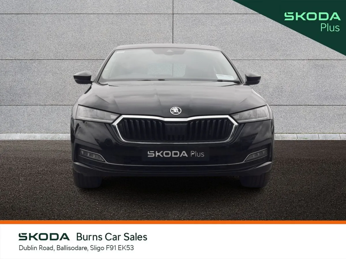 Skoda Octavia Saloon, Diesel, 2023, Black