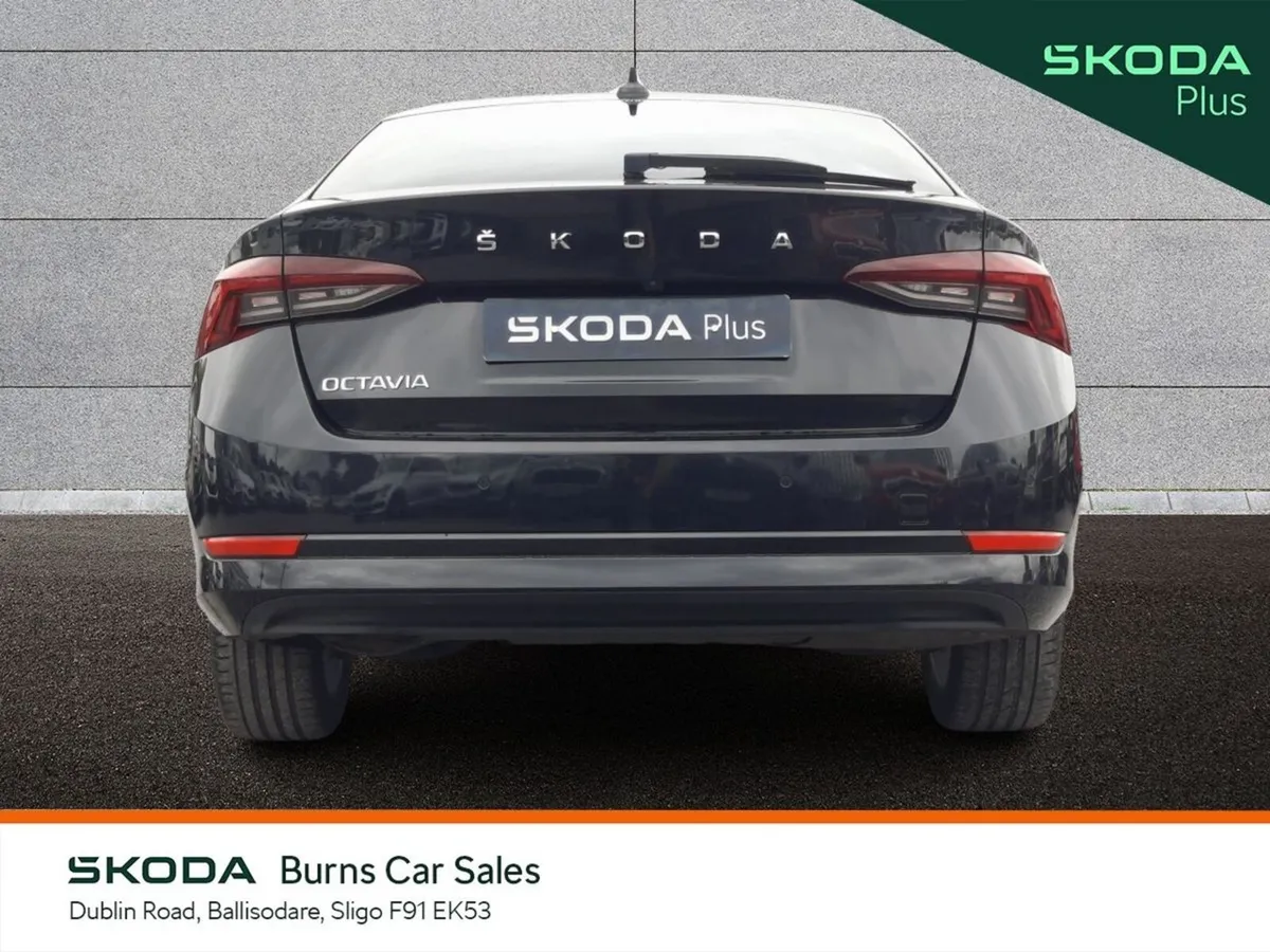 Skoda Octavia Saloon, Diesel, 2023, Black