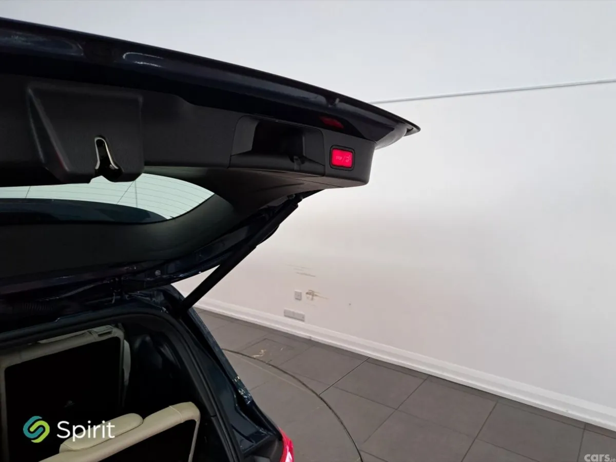 Mercedes-Benz GLB SUV, Petrol, 2023, Blue