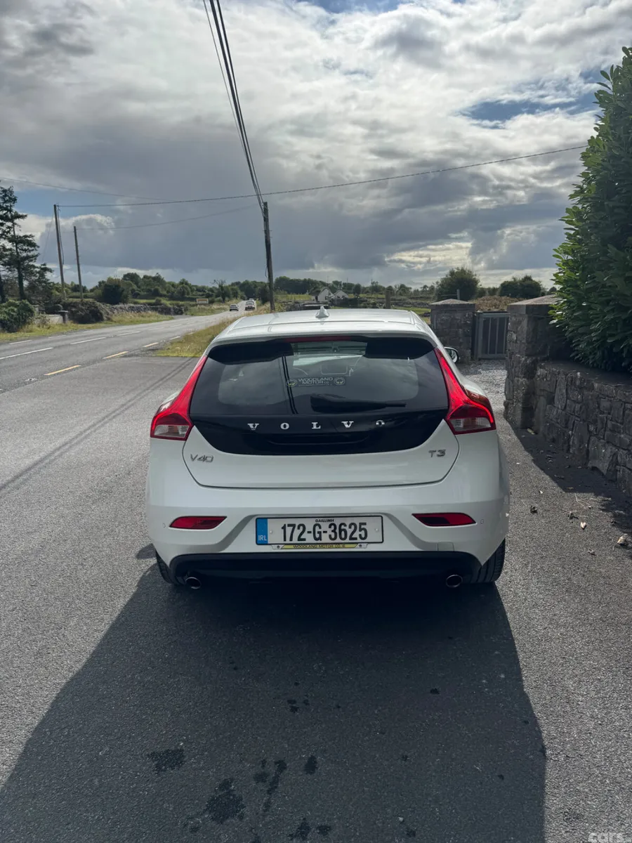 Volvo V40 Hatchback, Petrol, 2017, White