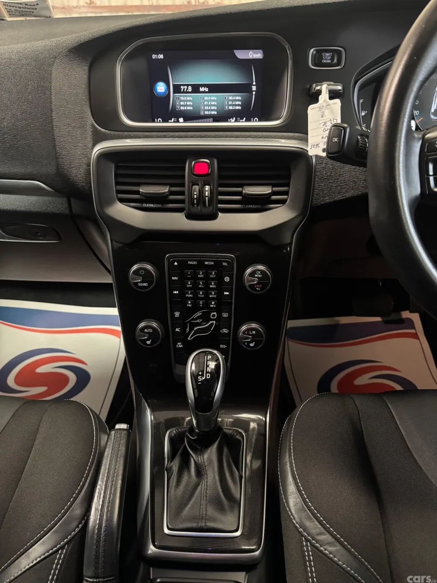 Volvo V40 Hatchback, Petrol, 2017, White