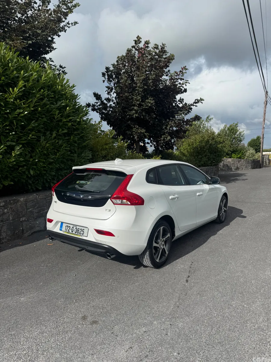 Volvo V40 Hatchback, Petrol, 2017, White
