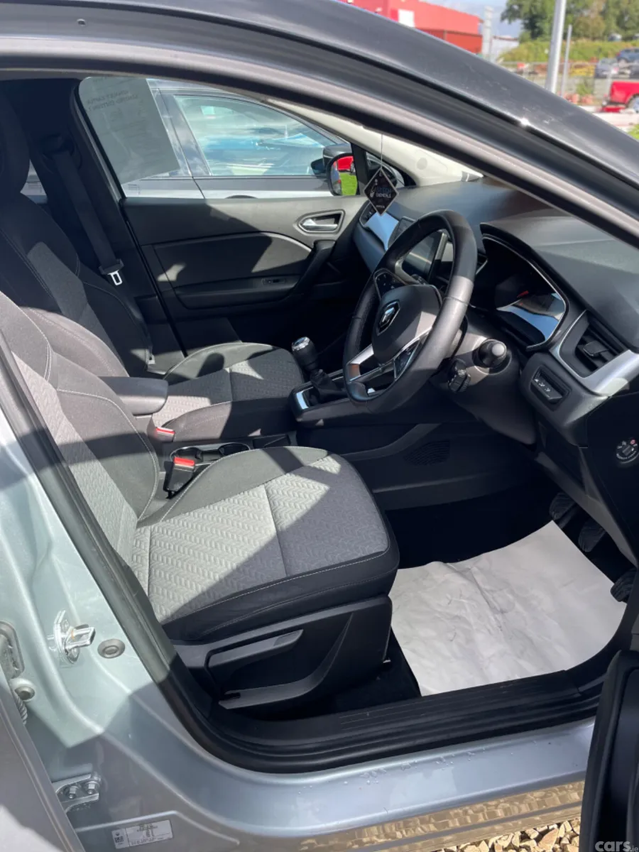Renault Captur Hatchback, Petrol, 2022, Grey