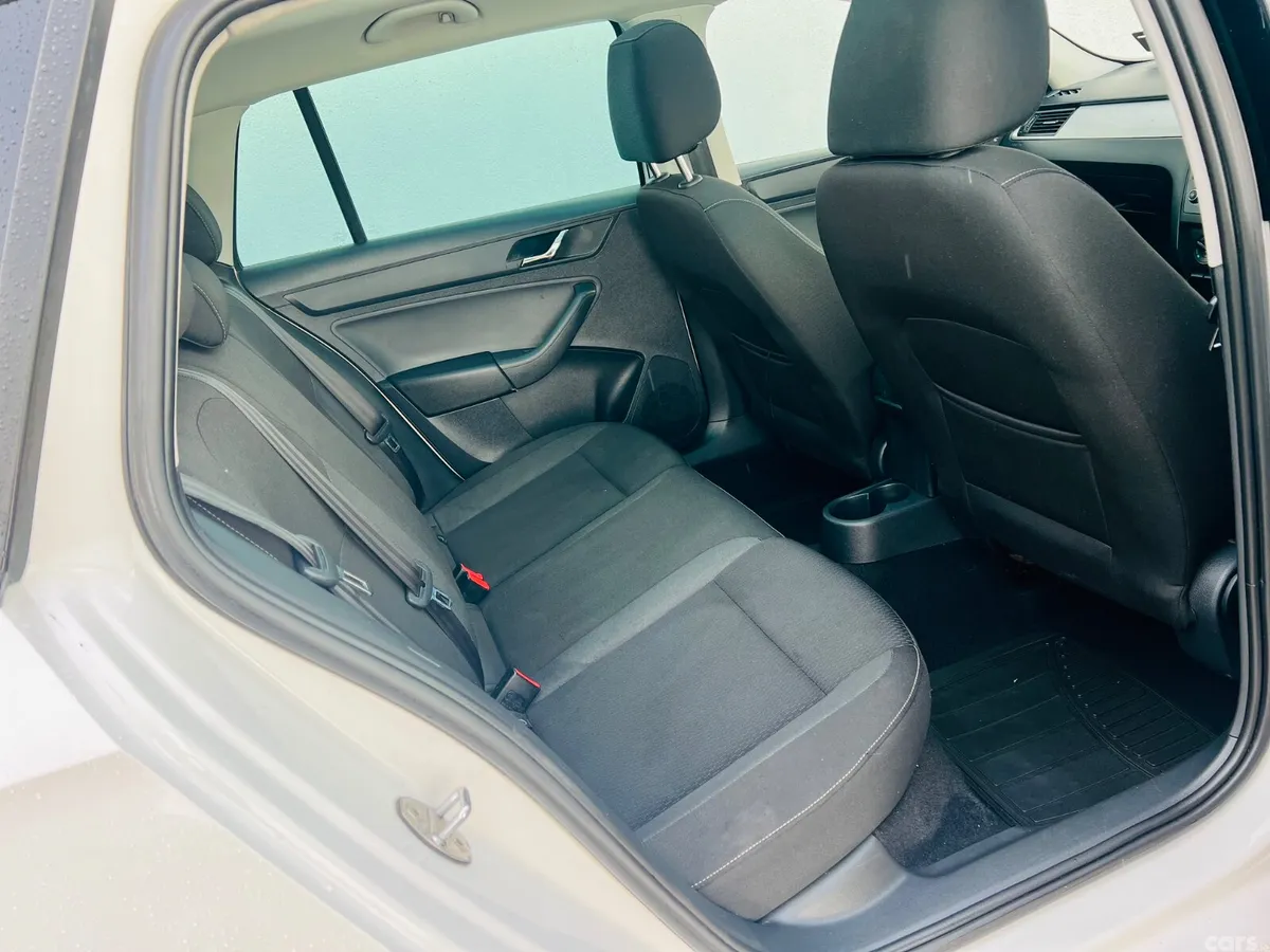 Skoda Rapid Hatchback, Diesel, 2016, White
