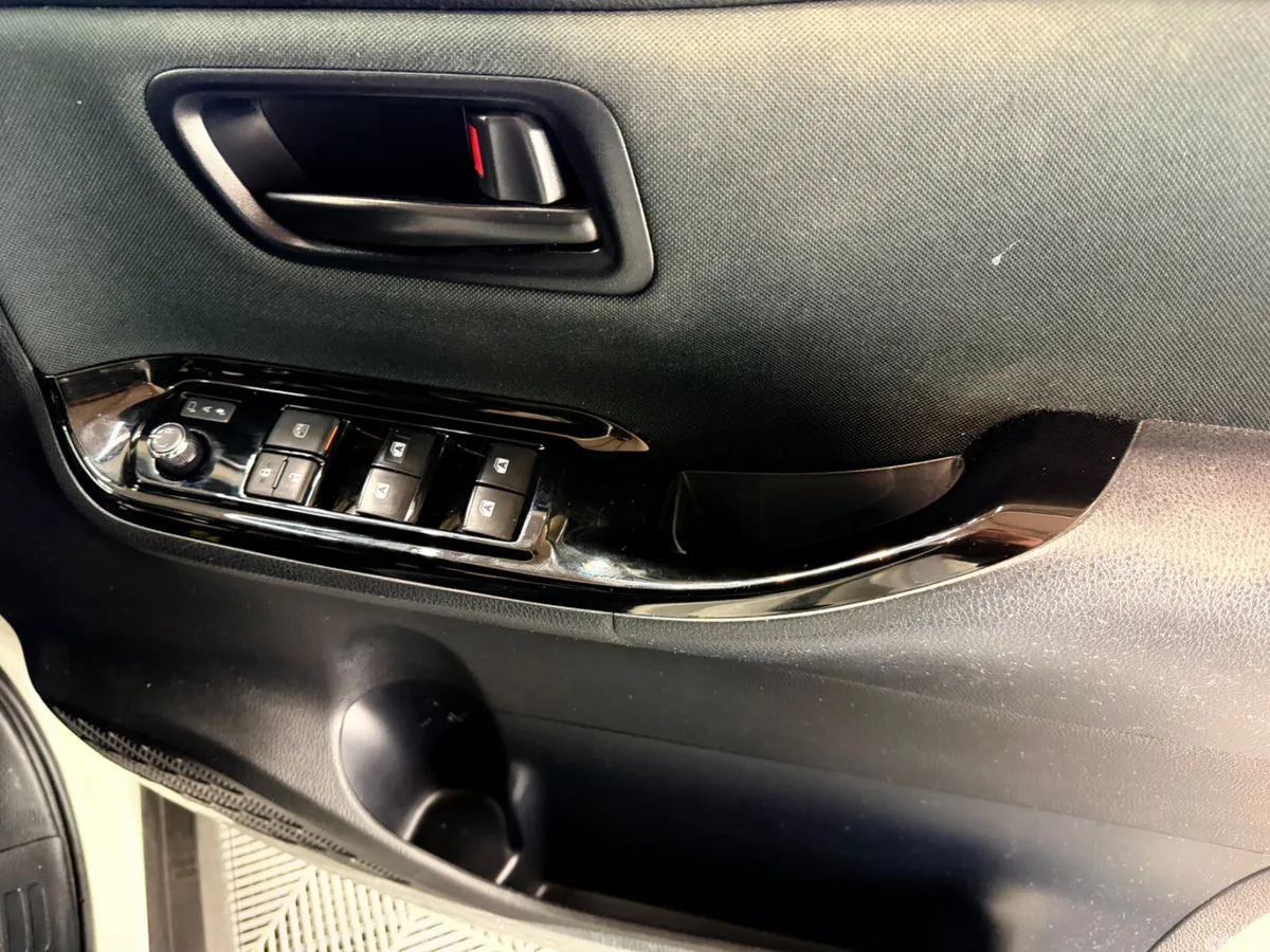 Toyota Noah MPV, Petrol Hybrid, 2019, White