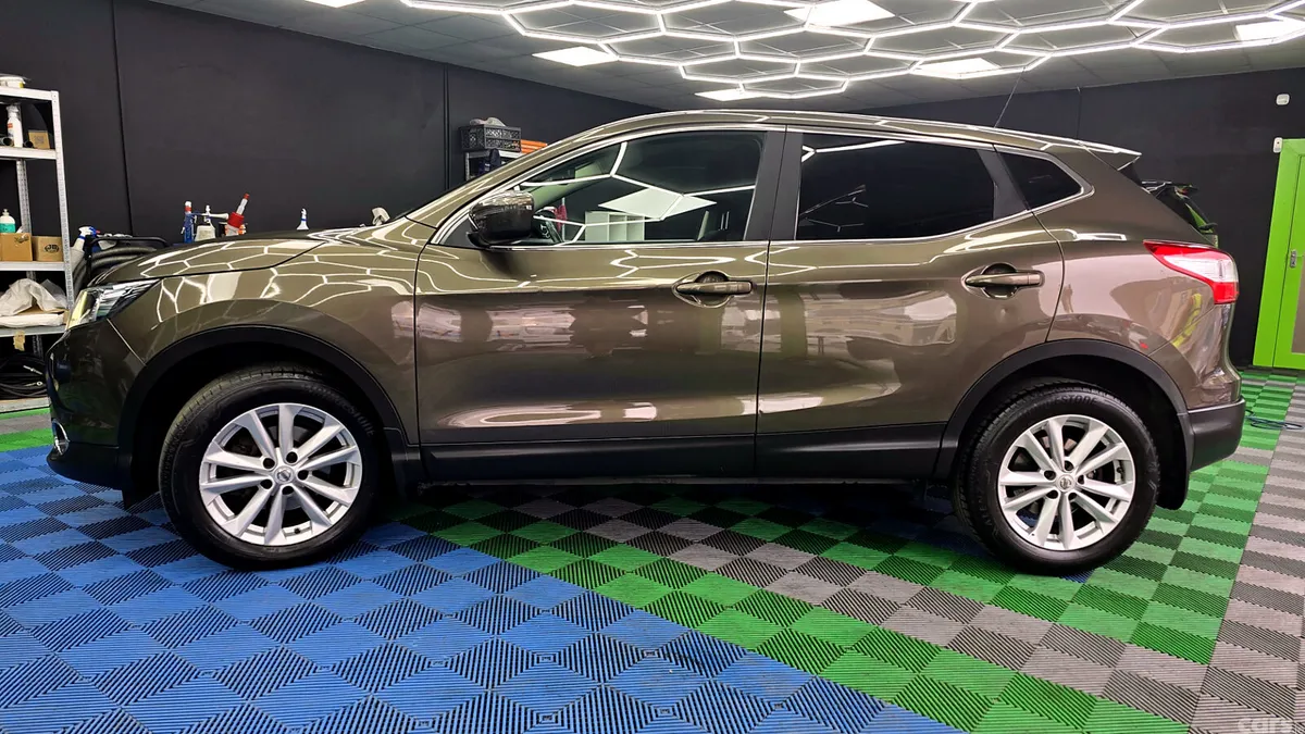 Nissan Qashqai Hatchback, Diesel, 2015, Brown
