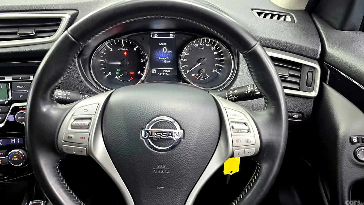 Nissan Qashqai Hatchback, Diesel, 2015, Brown