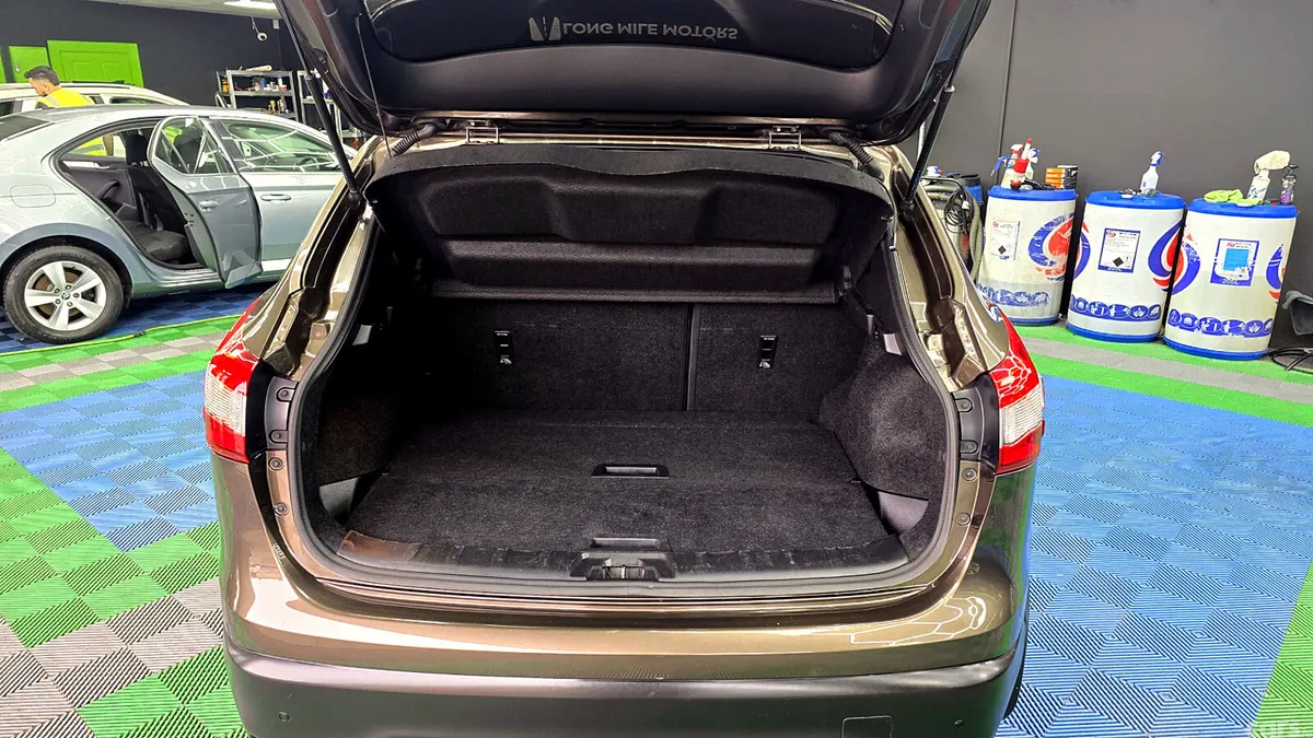 Nissan Qashqai Hatchback, Diesel, 2015, Brown