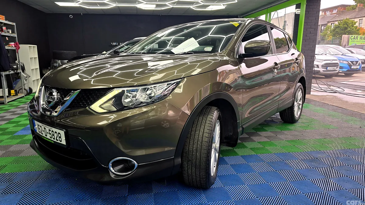 Nissan Qashqai Hatchback, Diesel, 2015, Brown