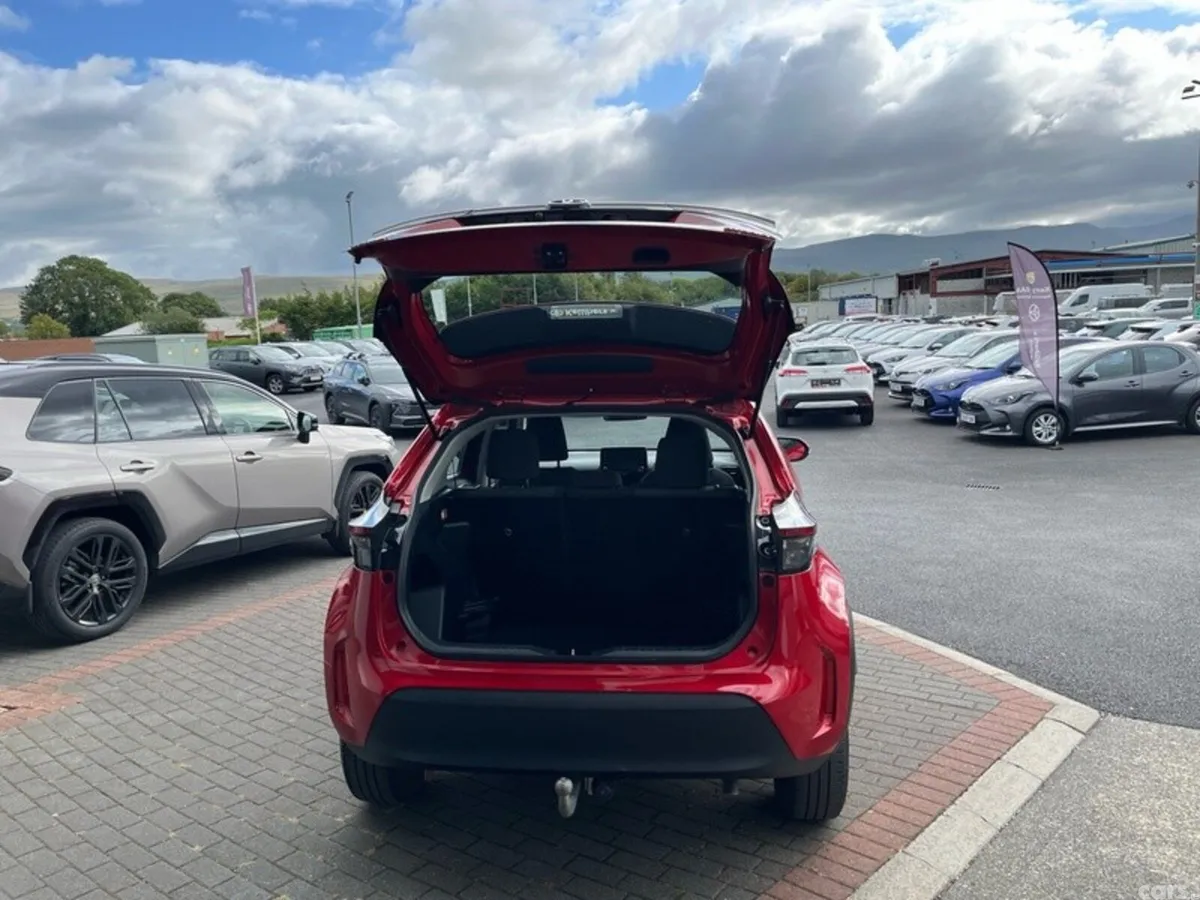 Toyota Yaris Cross Hatchback, Petrol Hybrid, 2024, Red