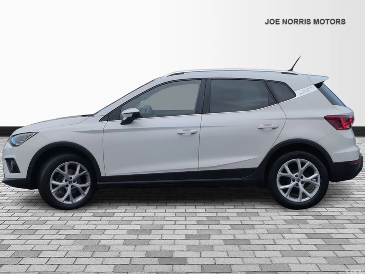 SEAT Arona Hatchback, Petrol, 2021, White