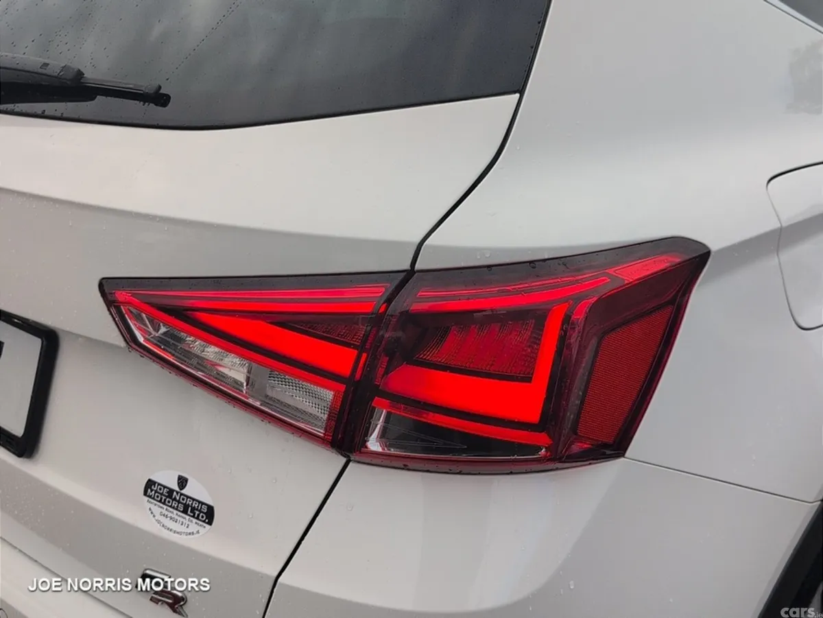 SEAT Arona Hatchback, Petrol, 2021, White