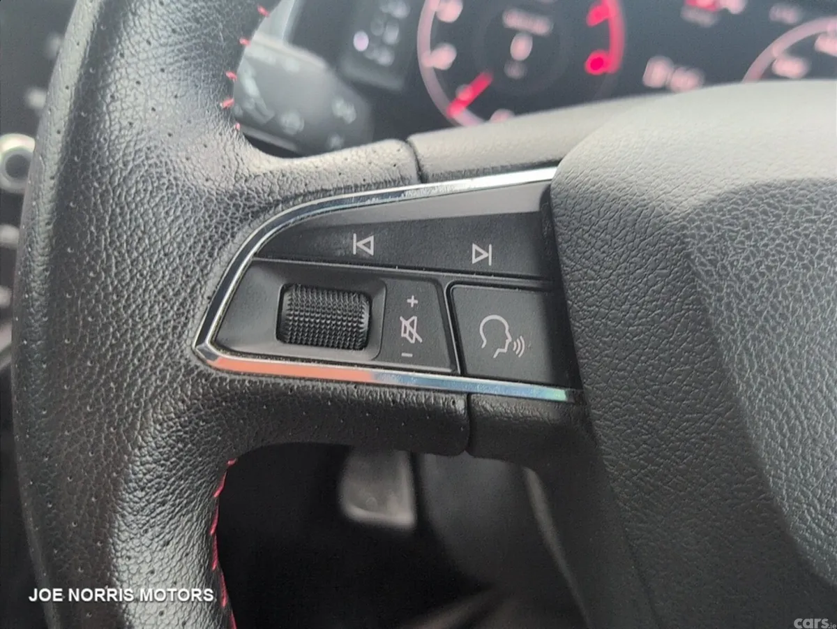 SEAT Arona Hatchback, Petrol, 2021, White