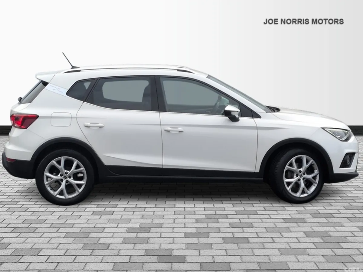 SEAT Arona Hatchback, Petrol, 2021, White