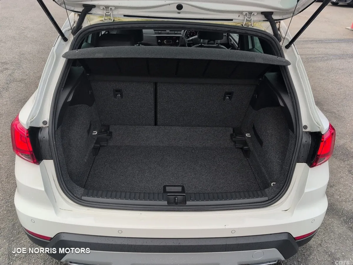 SEAT Arona Hatchback, Petrol, 2021, White
