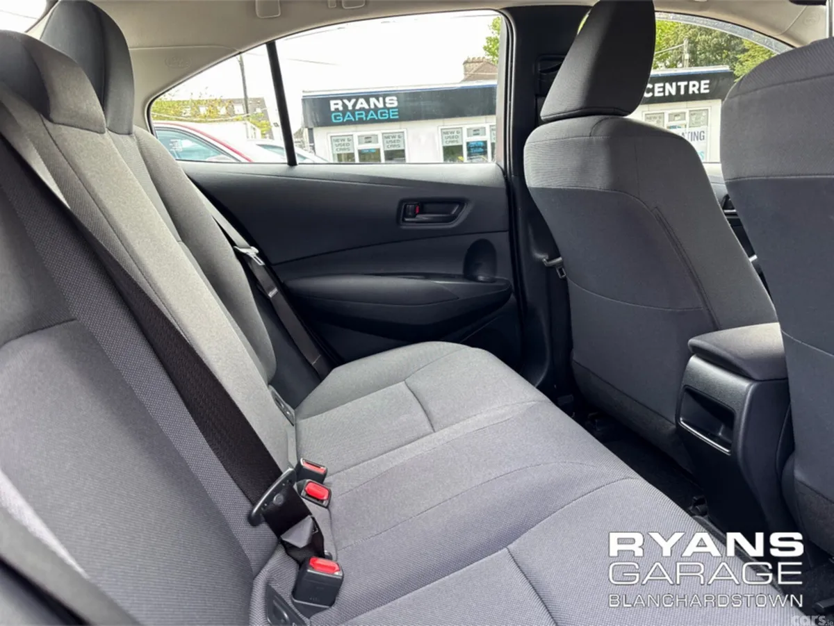 Toyota Corolla Saloon, Petrol Hybrid, 2020, Silver