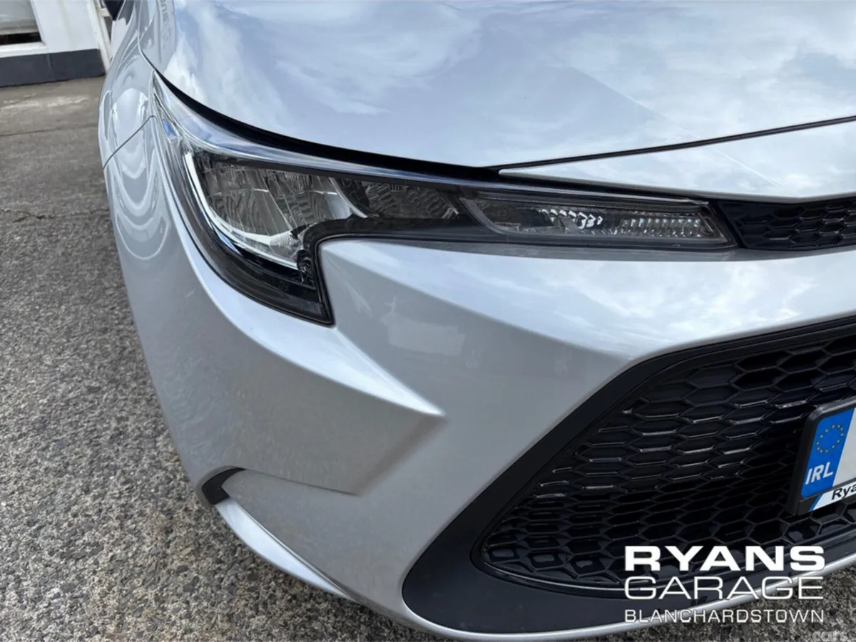 Toyota Corolla Saloon, Petrol Hybrid, 2020, Silver