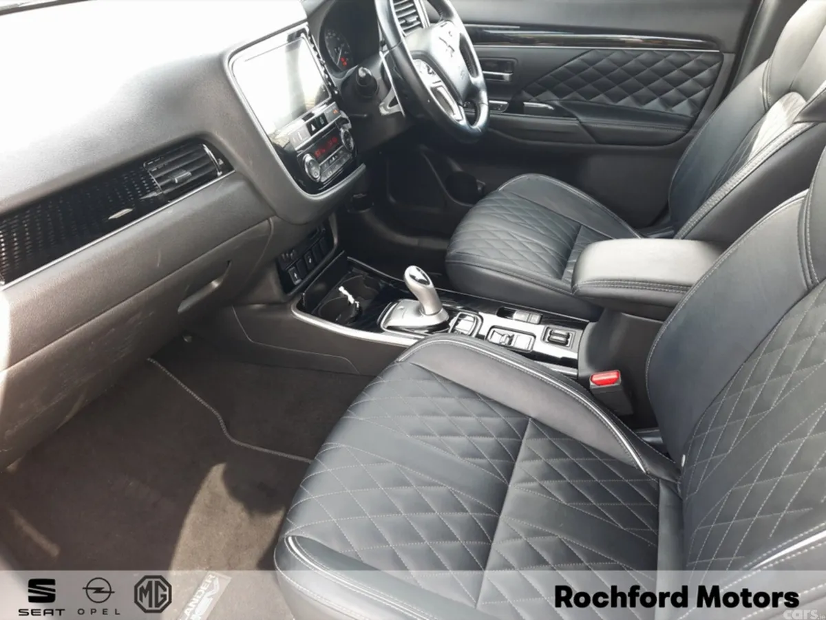 Mitsubishi Outlander Estate, Petrol Plug-in Hybrid, 2020, Black
