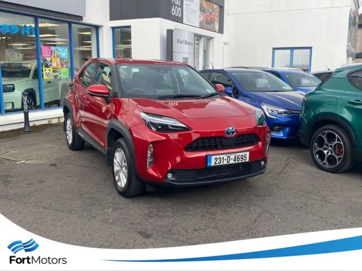 Toyota Yaris Hatchback, Petrol Hybrid, 2023, Red