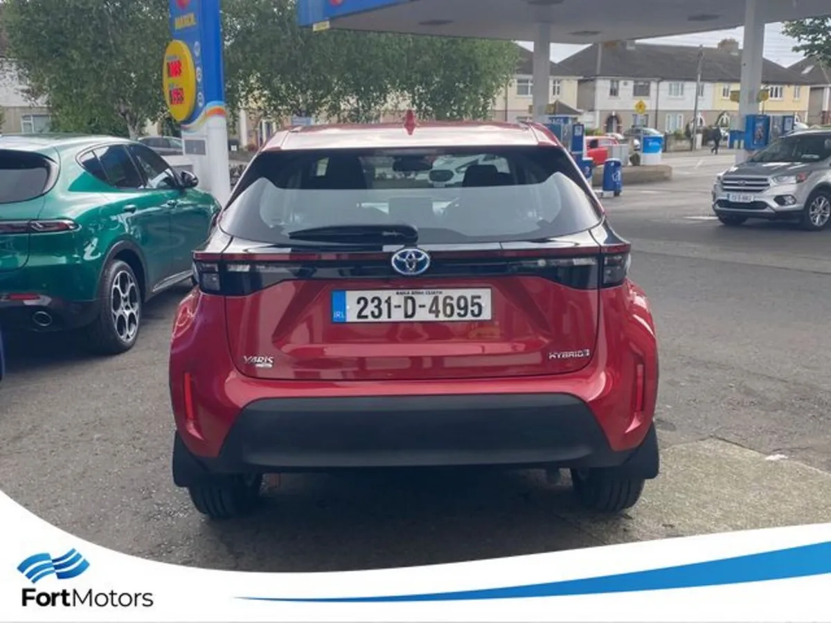 Toyota Yaris Hatchback, Petrol Hybrid, 2023, Red