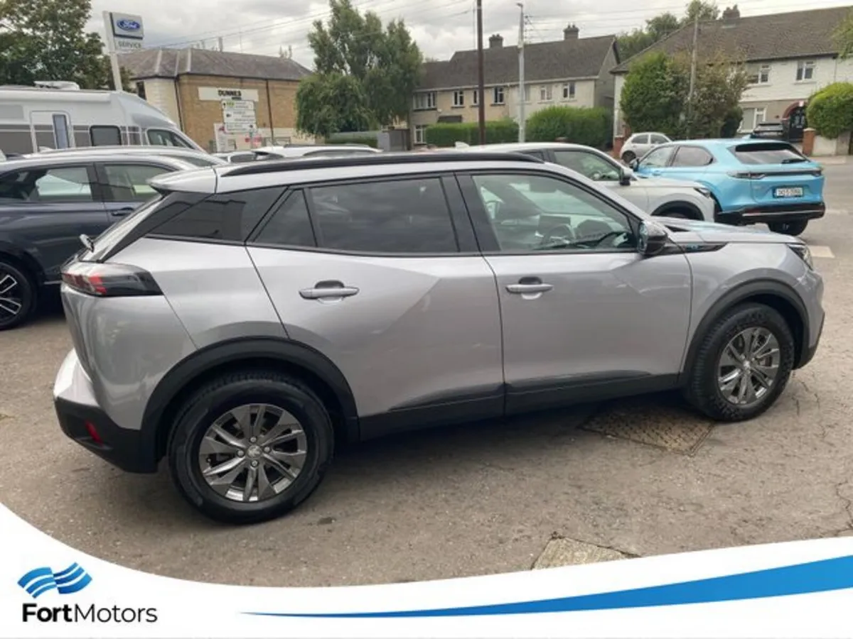 Peugeot 2008 Hatchback, Electric, 2023, Grey