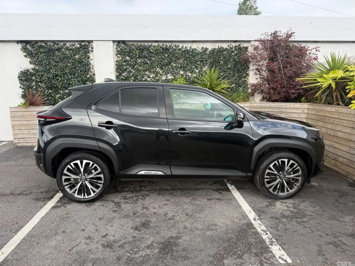 Toyota Yaris Cross SUV, Petrol Hybrid, 2022, Black
