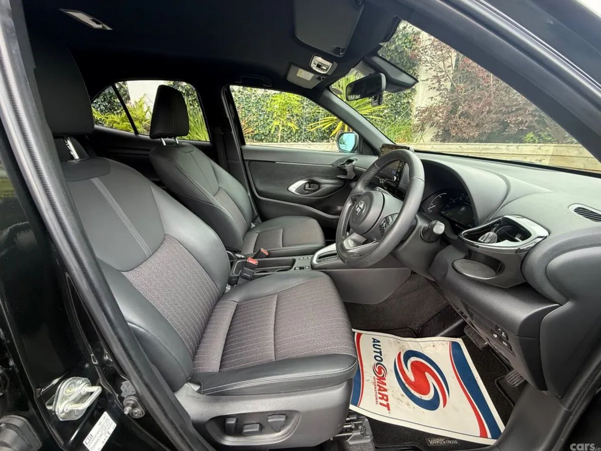 Toyota Yaris Cross SUV, Petrol Hybrid, 2022, Black