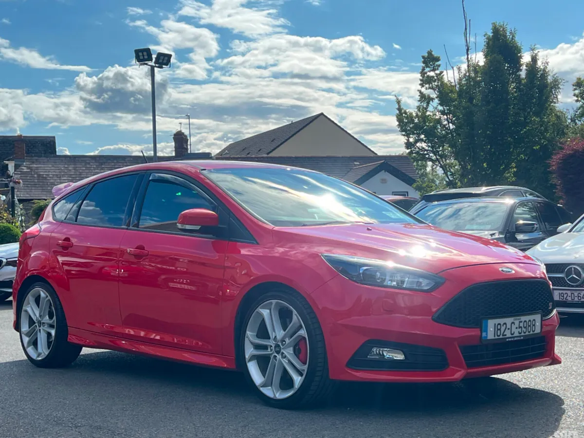 Ford Focus Hatchback, Diesel, 2018, Red