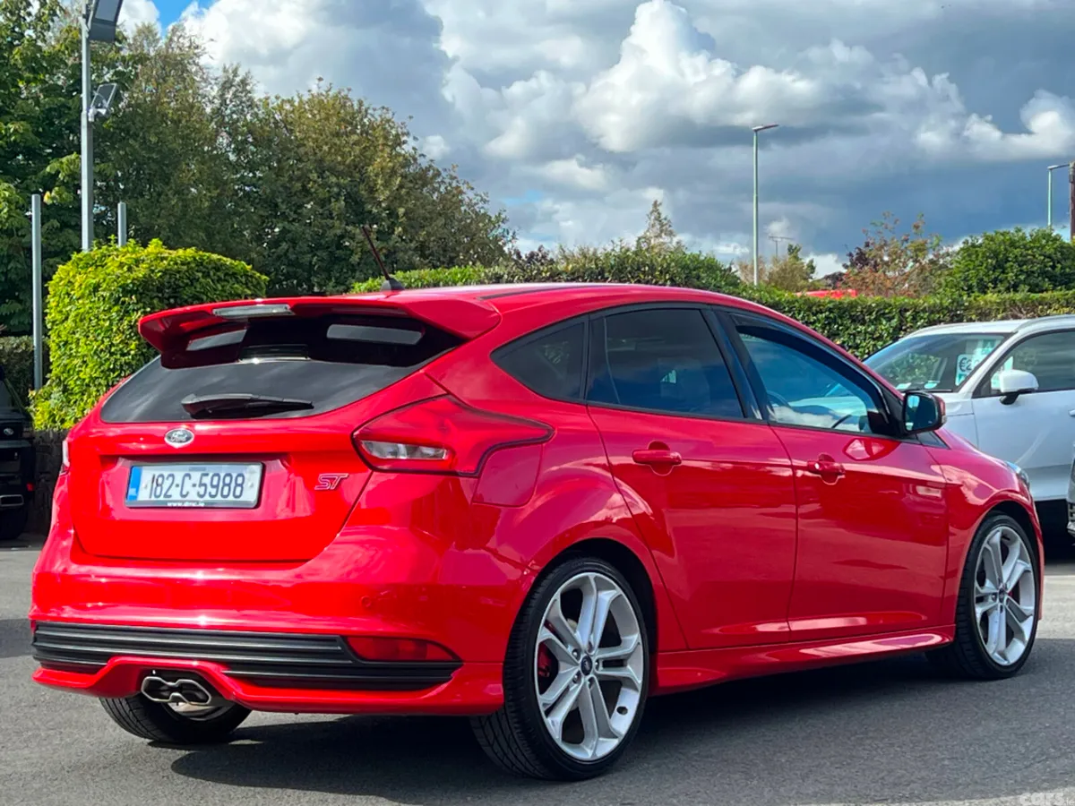 Ford Focus Hatchback, Diesel, 2018, Red