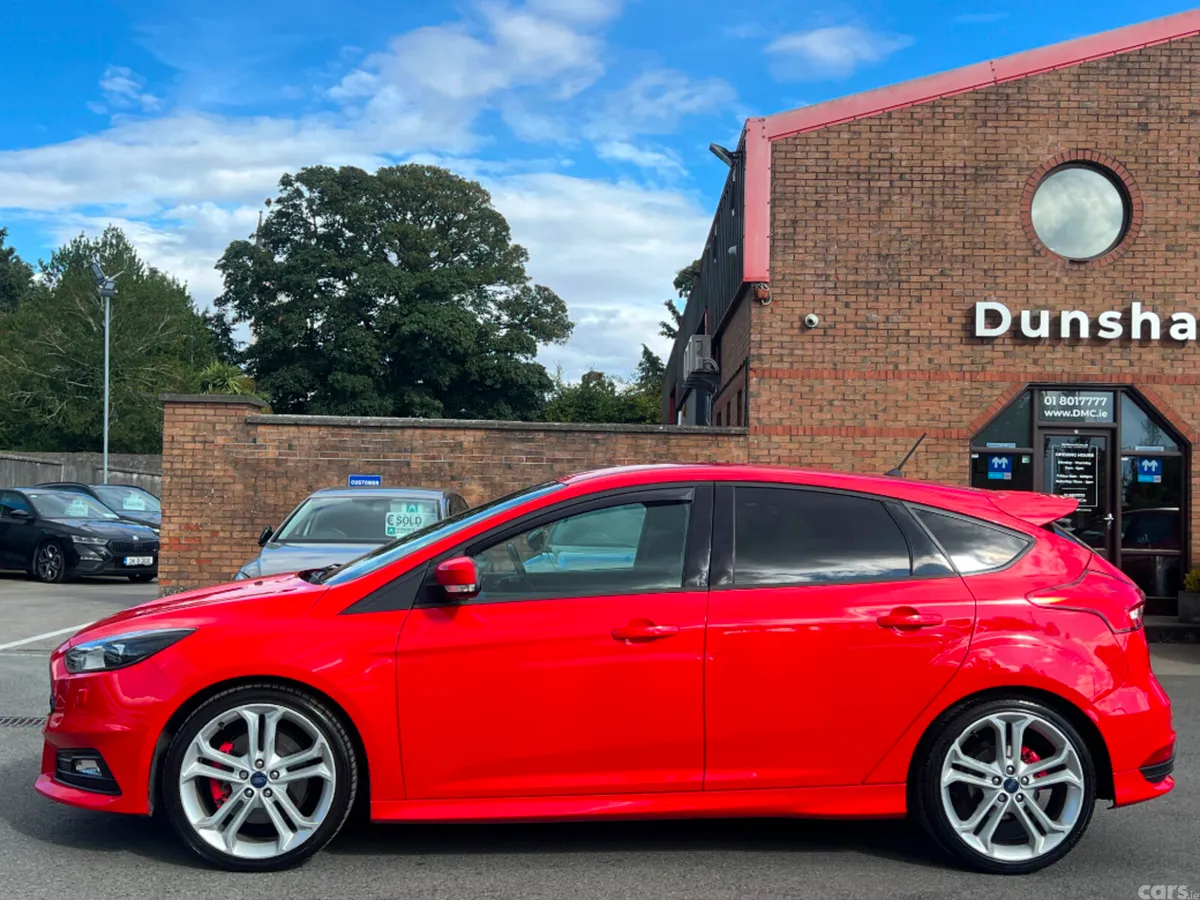 Ford Focus Hatchback, Diesel, 2018, Red