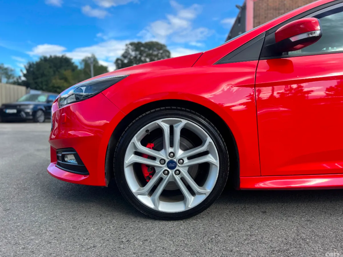 Ford Focus Hatchback, Diesel, 2018, Red