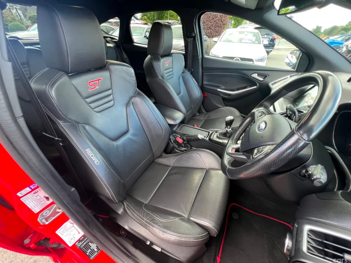 Ford Focus Hatchback, Diesel, 2018, Red