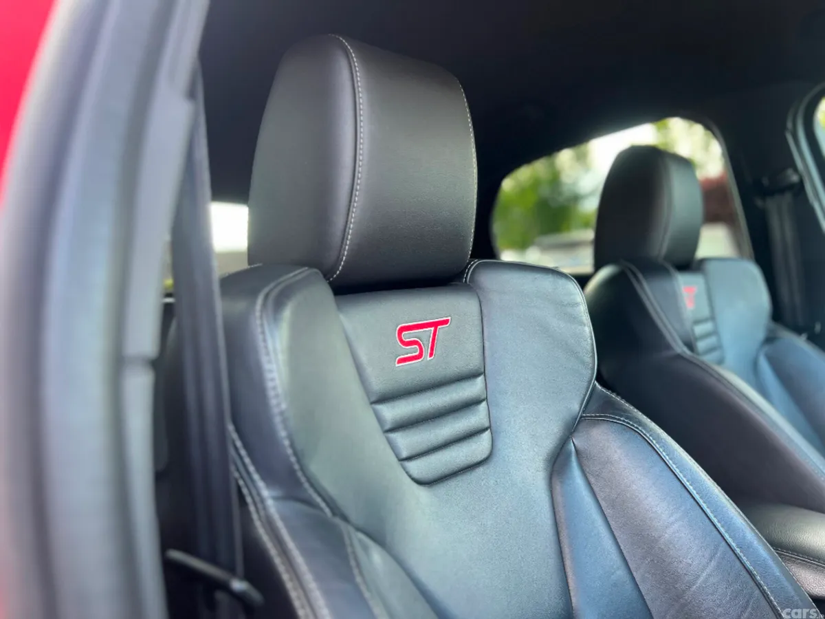 Ford Focus Hatchback, Diesel, 2018, Red