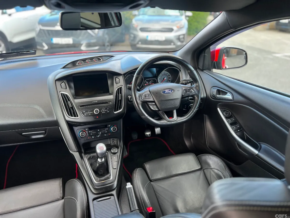 Ford Focus Hatchback, Diesel, 2018, Red
