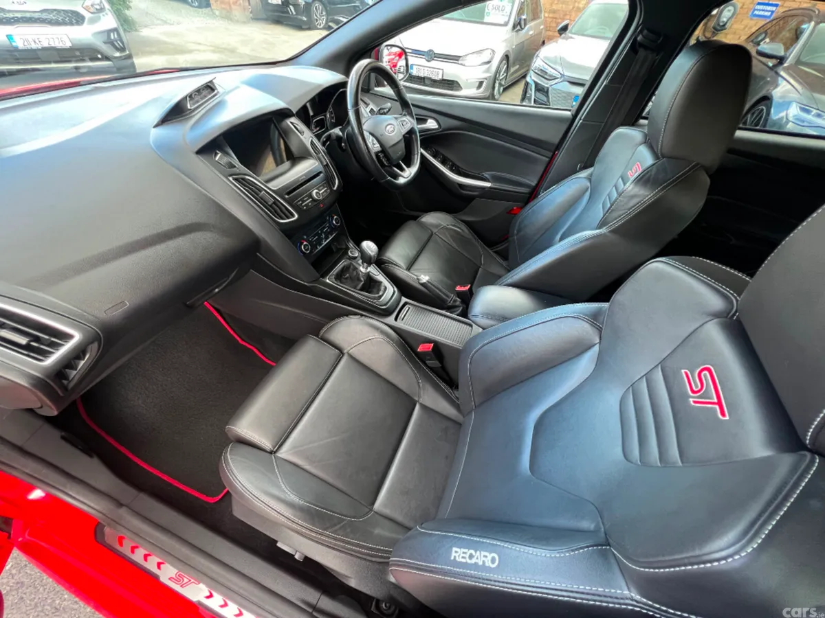 Ford Focus Hatchback, Diesel, 2018, Red